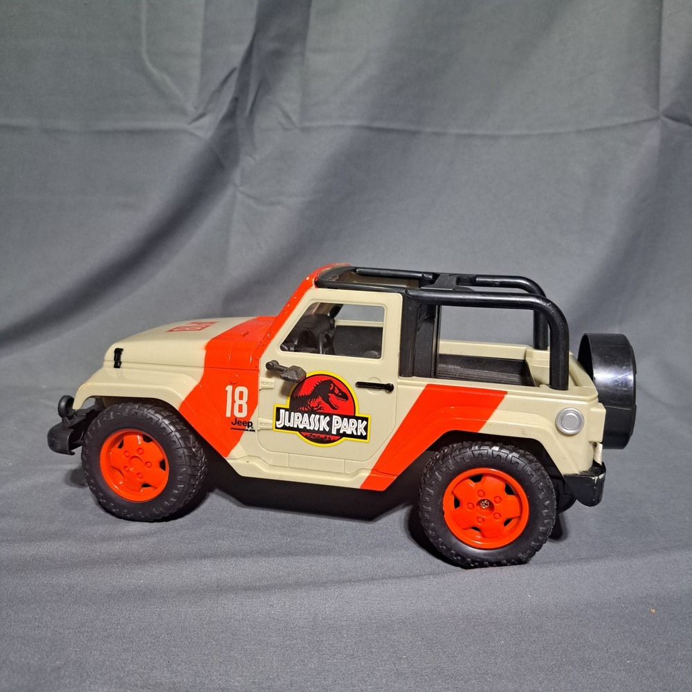 Matchbox Jurassic World‎ Park Legacy Collection JEEP WRANGLER 2017 W/ Winch JP18